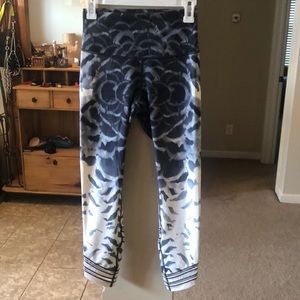 Lululemon size 6 Wonder Under crops Pretty Plums